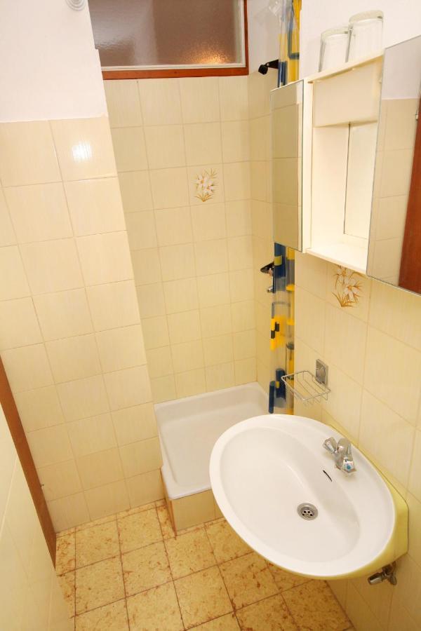Apartments And Rooms With Parking Space Palit, Rab - 5061 Esterno foto